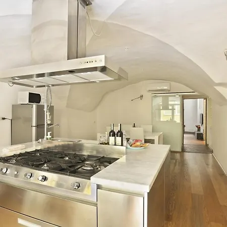 Apartment Historic Loft In The Heart Of